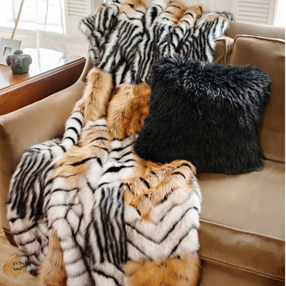 Donna salyers  fabulous furs blanket